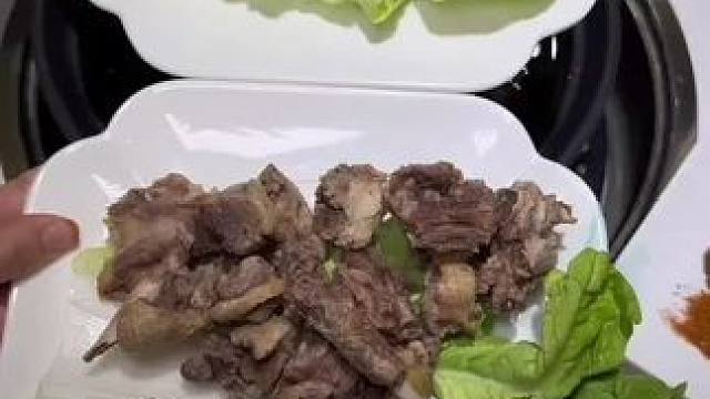 百味羊肉云南野生菌汤」杀疯了88块双人野菌汤锅直接香晕——乌鸡土鸡等5选2，草菇红牛肝菌鲜到跺脚：油