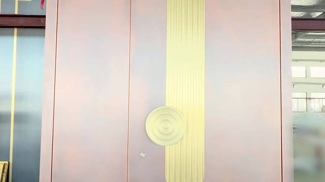 古铜饰面的复古底色，碰撞精雕铜板#TINNO帝诺系统入户门 #别墅门 #系统门 #上海