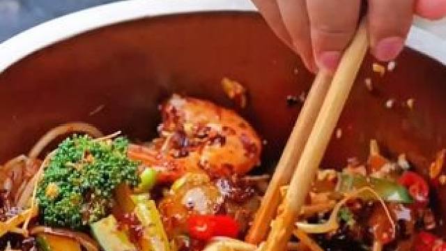 白水面一拌，油盐酱醋都不用放就是地道重庆小面！