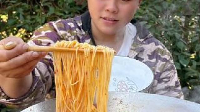 今天做一大锅酸汤猪脚粉吃过瘾