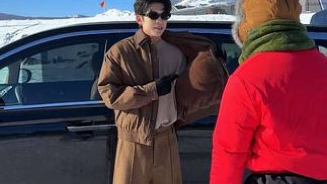 撞衫不尴尬 穿得丑就尴尬了。