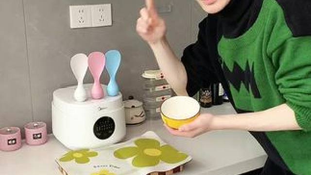 不倒翁饭勺 这个不倒翁米饭勺简直太方便了，怎么扔都不会倒，每天都要吃米的赶紧试试