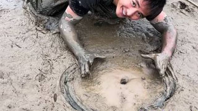 比头还大的浆洞你们见过吗？没想到最后抓到三条斤货，太意外了！