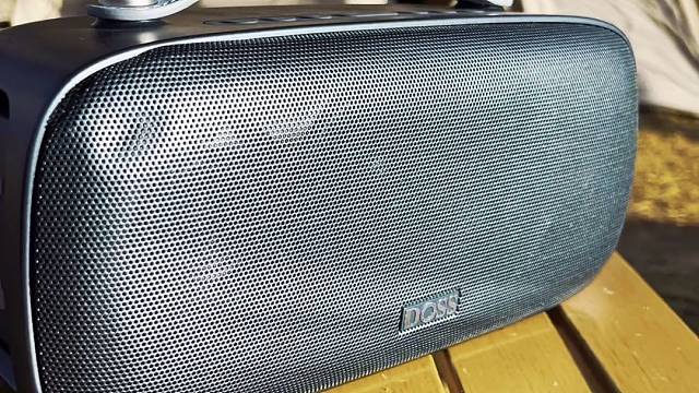 摔破了，音质还杠杠滴，推荐这个DOSS户外音响