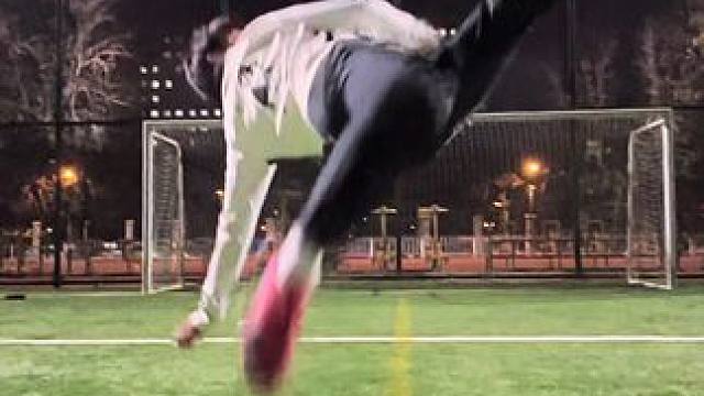 “让你那不会倒钩的男朋友 滚一边去”