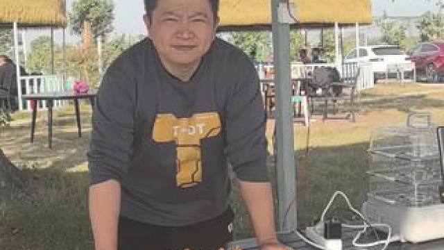 阳澄湖群友聚会现场带货大闸蟹