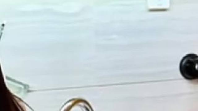 红姐准备离职了，还想在深圳买房，小凤给10万奖金补偿