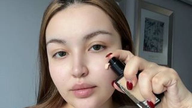 自带定妆的粉底液