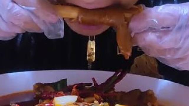 今天简简单单吃点羊脚脚