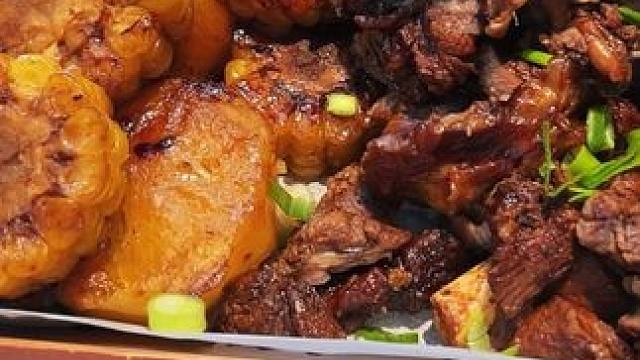 大包子两口一个，红焖羊肉有嚼劲味道不错！ #