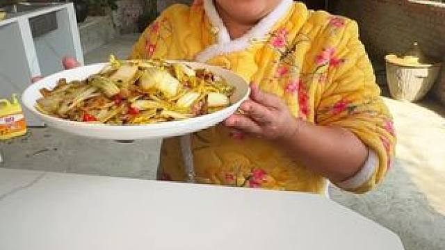 这个娃娃菜炒五花肉真的香惨了