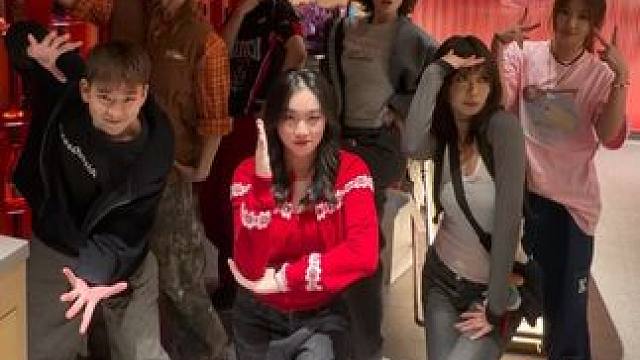 当你有一群超e的好朋友… 一起过生日就是最快乐的啦！！！ 1️⃣TB宝宝们：