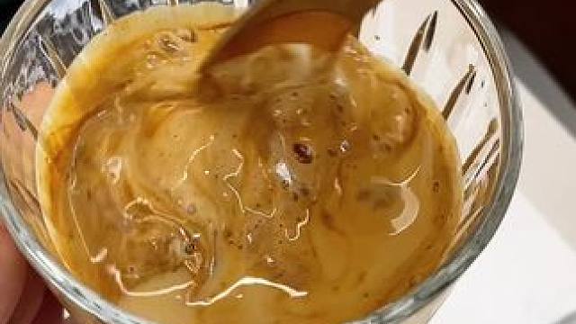 鲨鱼菲特冻干咖啡直接送姜黄粉和肉桂粉，可以直接做姜黄肉桂拿铁啦！