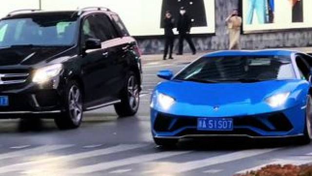 V12兰博基尼大牛，V8法拉利F8纯享版声浪