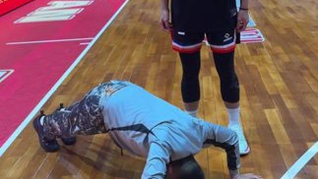 今天是跟厦大哥哥们一起打拼的一天 赢球了赢球了 跟着他们太好玩了 [