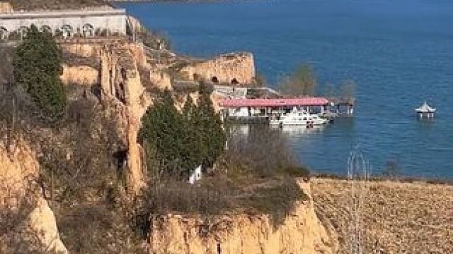 果有一天，你的情绪不能用语言说出来，那就回老家走走，看看家乡的风景，吹吹田野的风，这样简单的田园生活