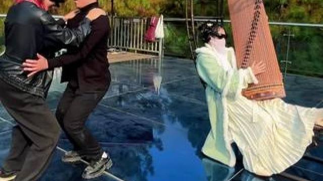 蒙将军，把这两货带走吧