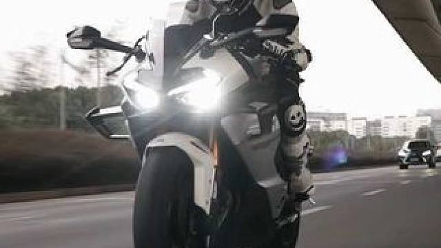 你可以拒绝我，但是你拒绝不了它