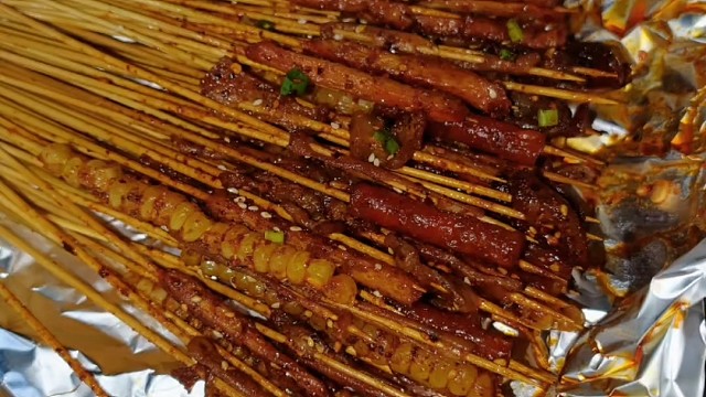 晚上坐在空中花園 吃著燒烤  看著百花爭艷  享受著夜晚獨特的美[捂脸][捂脸][捂脸]