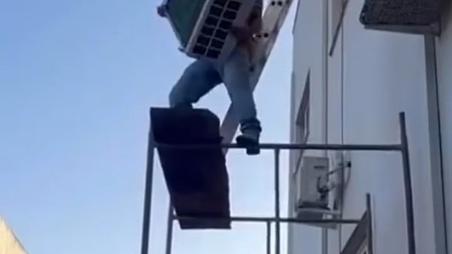 唉，为了生活真不容易，希望大哥没事！