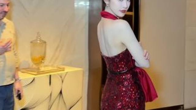 冷吗 我开热点给你#礼服裙 #美背杀 #御姐