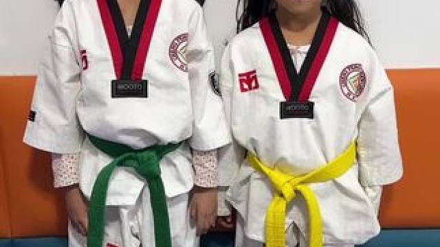 两个小女孩比赛，你们说谁赢了？ #上热搜 #跆拳道 #抖音推广 #抖音记录成长 #少儿跆拳道