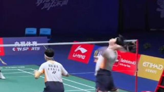 低视角韩国男双内战，看看世一男双的进攻是不是也很犀利？
#羽毛球#男双 #防守反击 #徐承宰 #金元