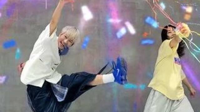 跳舞是快乐的，快乐也会被传染，你看到了我们也就等于拥有了快乐