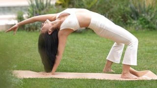 比起漂亮，我更喜欢“向上的生命力” 比起拥有一副漂亮的皮囊， 我更喜欢炙热的生命力， 永远自由而热烈