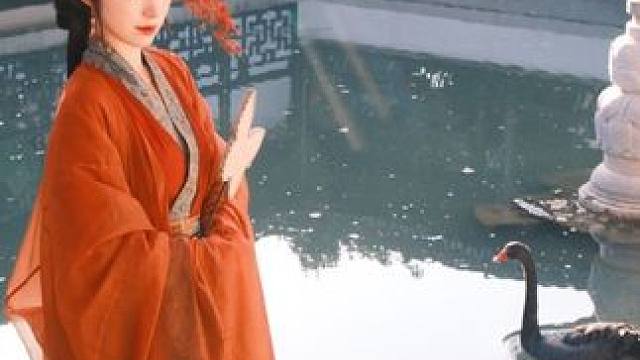 “星月落，落入世间，使得花败人断肠” #战国袍 #战国袍舞蹈 #枫叶红了 #邯郸学步 #古风汉服美如