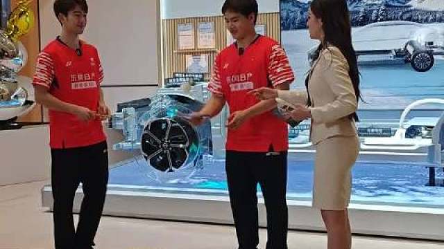 王昶和梁伟铿也是从低位一步步打起来的，也是不容易的，他们的历程也是很激励人的 ​​​