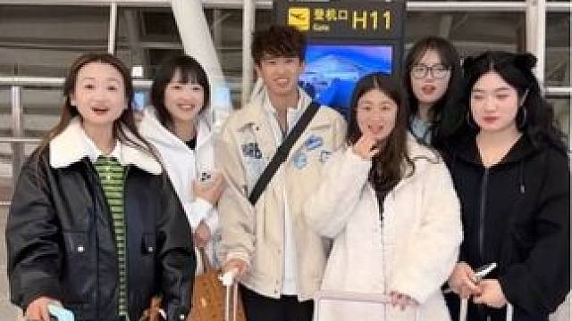 机场突击检查行李箱