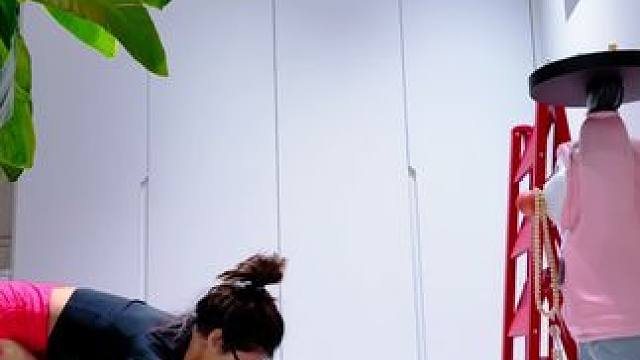 举起了你 就像举起了整个宇宙 #瑜伽 #日常分享