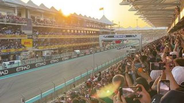 当你在阿布扎比现场观看争冠战...