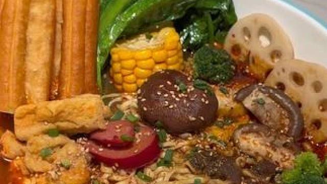 #麻辣烫 小桃芜湖麻辣烫特惠来啦，快囤#美味 #网红美食 #快来一起尝个鲜 #中华美食