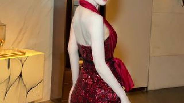 怕她身上太香 忍不住往上靠#野狼disco御姐背影杀挑战 #御姐