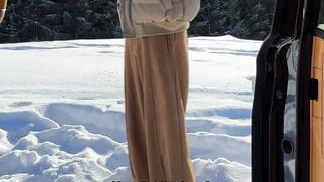 #羽绒服 在阿勒泰玩雪 这么穿羽绒服 包帅的#羽绒服让我实现雪景自由 #中国好羽绒 #阿勒泰#滑雪