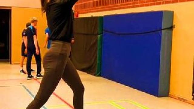 德国视觉体育青少年田径俱乐部 - 青少年滑步铅球技术训练。