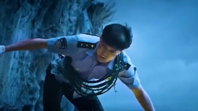 胖妞太作谎报体重，差点害死一车人