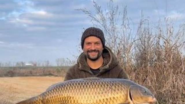 老哥户外钓亚洲鲤鱼