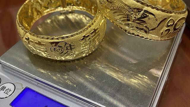 宝妈出手金镯子，养娃兴趣班是真烧钱！