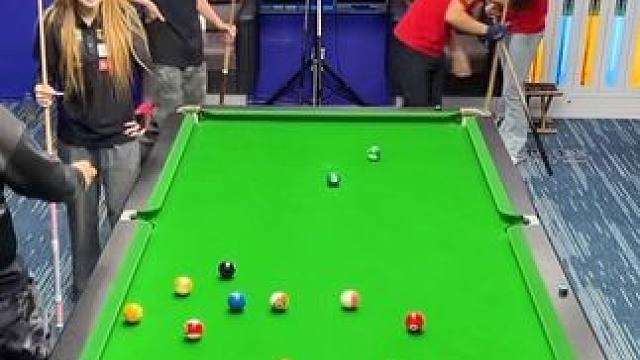 藏龙卧虎 哈哈哈哈哈超远三分跳投，小雅要气死了#台球 #娱乐 #台球技巧