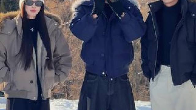 #羽绒服让我实现雪景自由 来新疆阿勒泰滑雪 我就穿这件多巴胺蓝色羽绒服#阿勒泰#滑雪#中国好羽绒 #