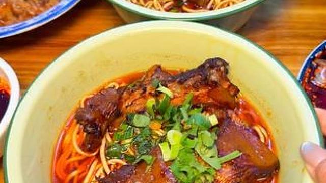 阜阳藏在路边的宝藏牛肉面馆！！连吃了三天！！！真的便宜又好吃