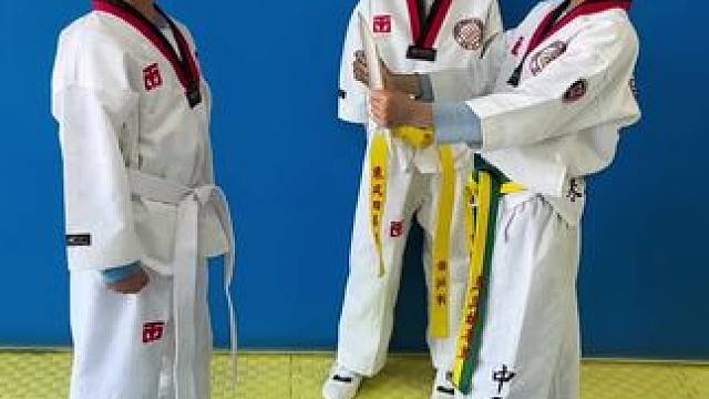 小男生表演打木板 #上热搜 #抖音推广 #跆拳道 #助手抖音 #少儿跆拳道