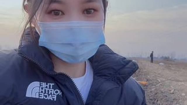 俺爸 叫我今黑睡地头挪管子，2小时一次白睡过头了，
说住害怕熊我“啥木有”怕啥 #抗旱浇地 #乡间田