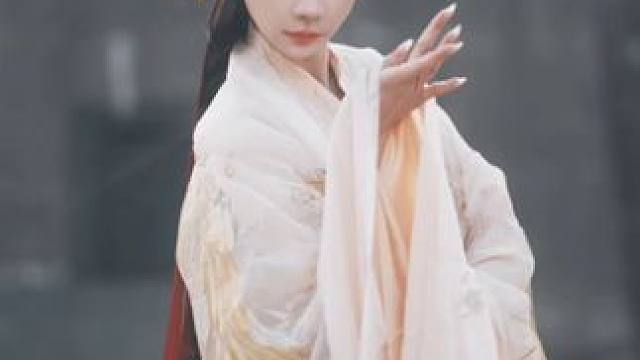 划走吧，我怕你看完头晕。
#抖音热门舞蹈计划  #叹云兮舞蹈 #国风古韵 #古风汉服美如画#横店影视