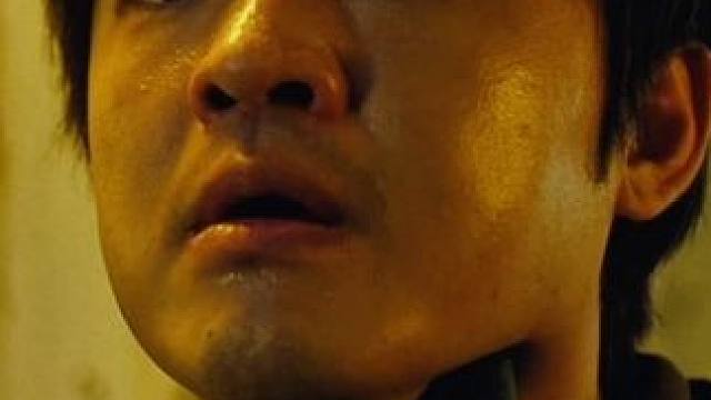 #电影运钞大劫案  有头发的包贝尔果然狠，不仅造枪，还抢劫运钞车，甚至连自己的岳父都不放过！#电影运