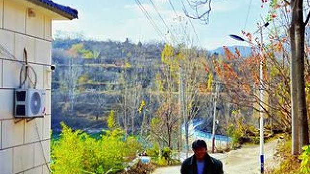 #我的乡村生活 #山村行 #西营之行，走进杏行子村，有网友让我来拍村里93岁的大叔，因为三年前我拍到