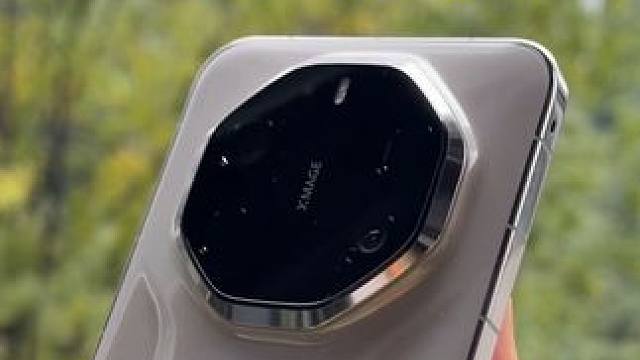 华为Mate80RS没有一镜双目，但双潜望依然强大华为